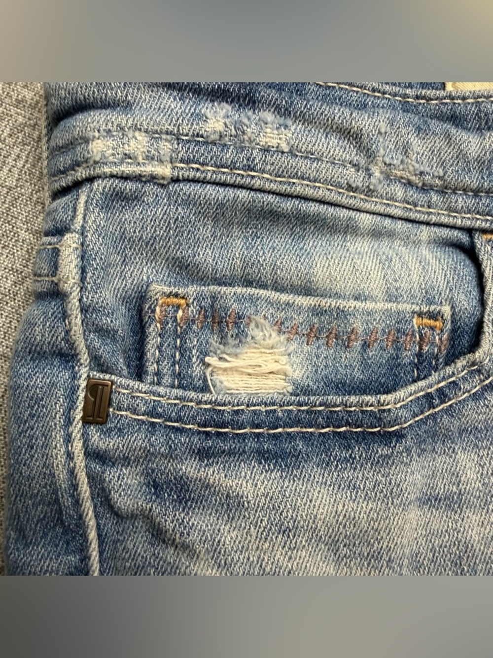 Anthropologie Pilcro & the Letterpress Distressed Denim Shorts Size 24 - Picture 7 of 12